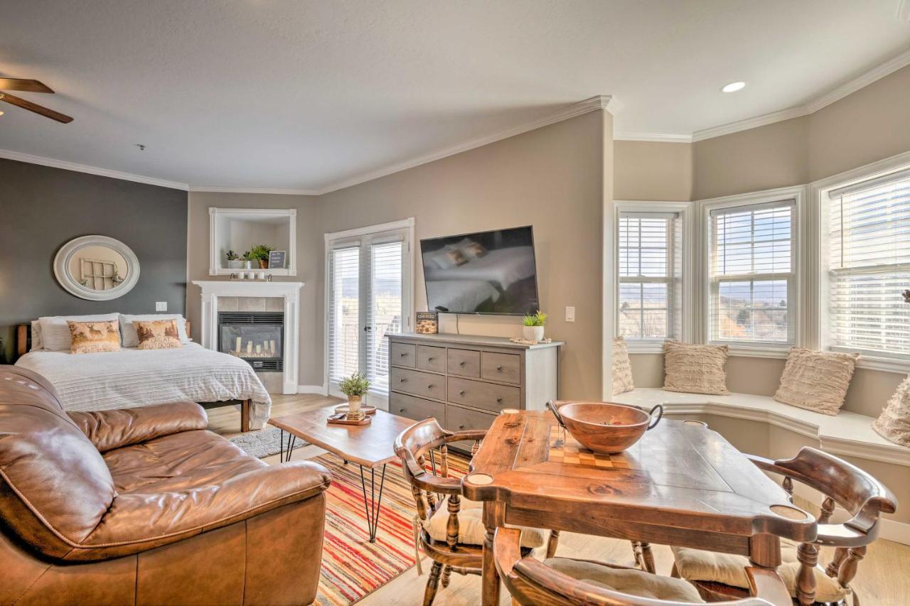 Large, Cozy Midway Studio With Mountain Views! ภายนอก รูปภาพ